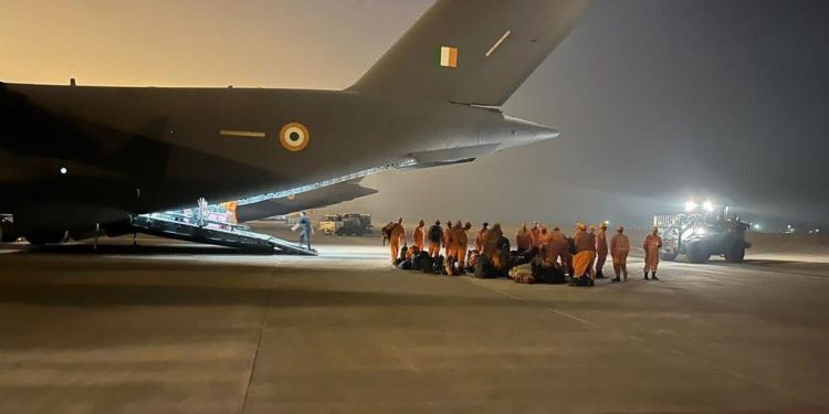 കൈപിടിച്ചുയര്‍ത്താന്‍ ഇന്ത്യ; ആദ്യ രക്ഷാദൗത്യ സംഘം തുര്‍ക്കിയിലേക്ക് തിരിച്ചു